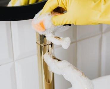Sucho i bez pleśni: rozpraw się z wilgocią na ścianach raz na zawsze